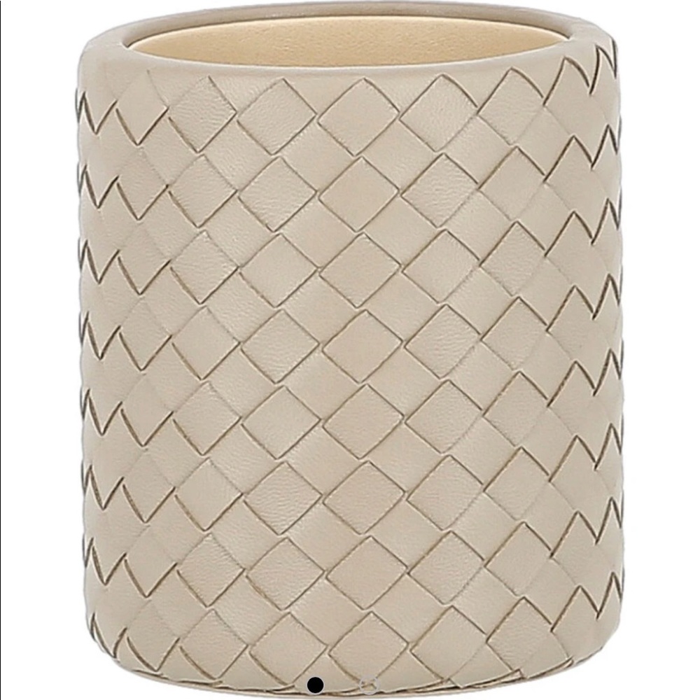 BOTTEGA VENETA- 
INTRECCIATO LEATHER PENCIL HOLDER (AUTHENTIC)